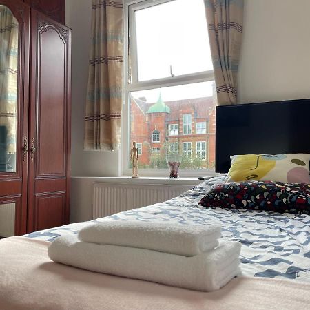 Spacious Family Flat Лондон Экстерьер фото