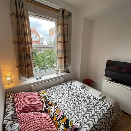 Spacious Family Flat Лондон Экстерьер фото