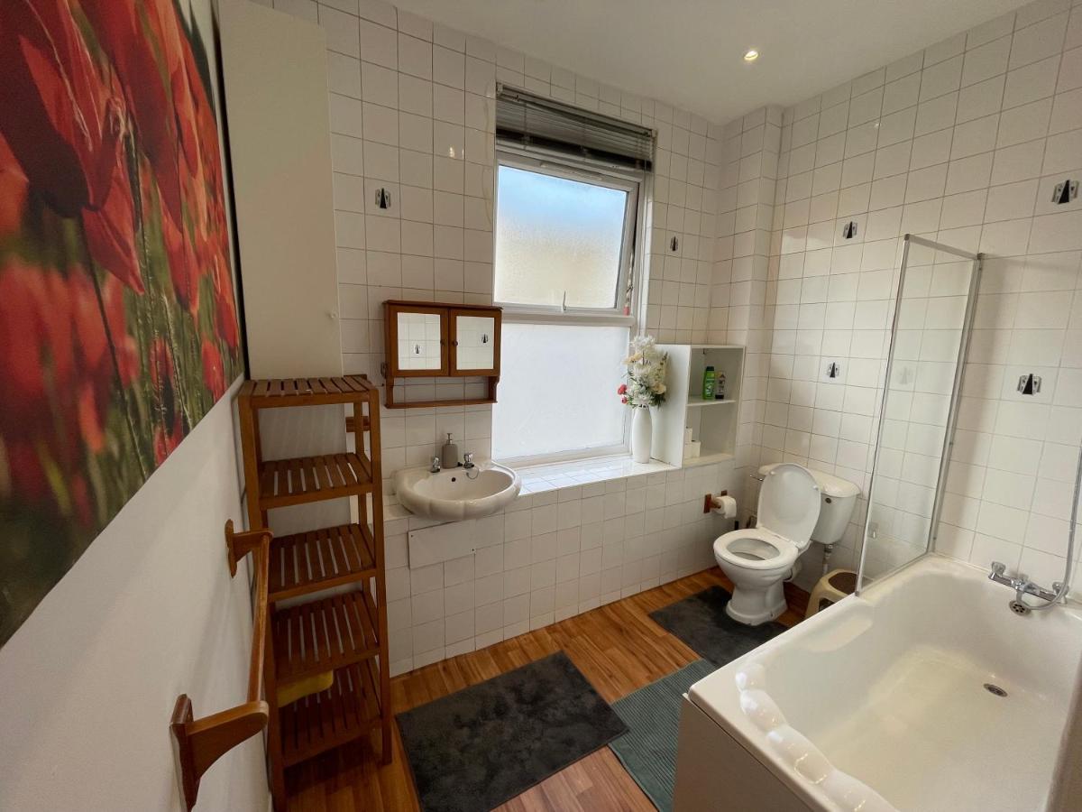 Spacious Family Flat Лондон Экстерьер фото