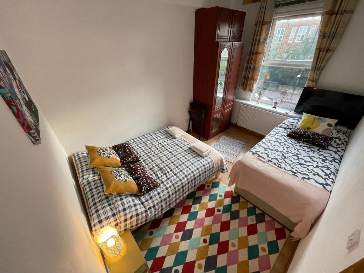 Spacious Family Flat Лондон Экстерьер фото