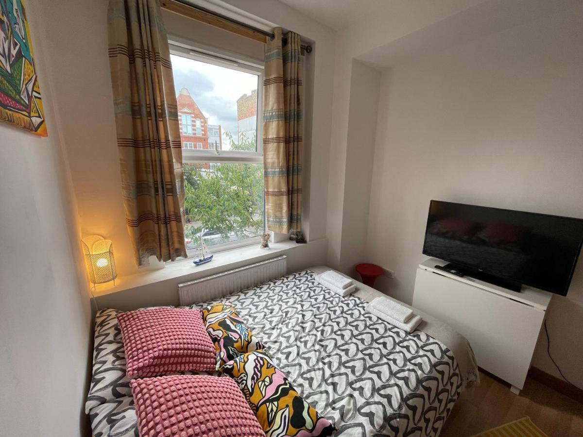 Spacious Family Flat Лондон Экстерьер фото